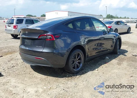 2025 Tesla Model Y Long Range Dual Motor All-Wheel Drive from USA, damaged, VIN 7SAYGAEE1SF232008